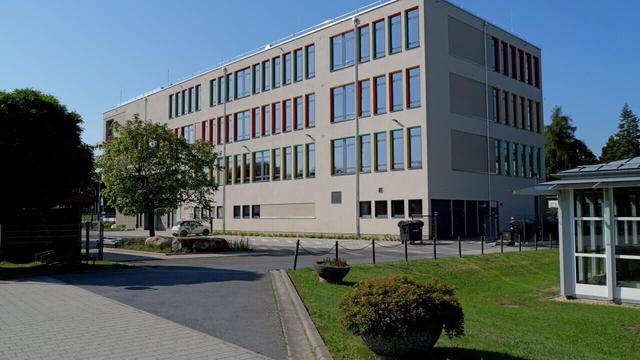 Außen - Oberschule Arnsdorf