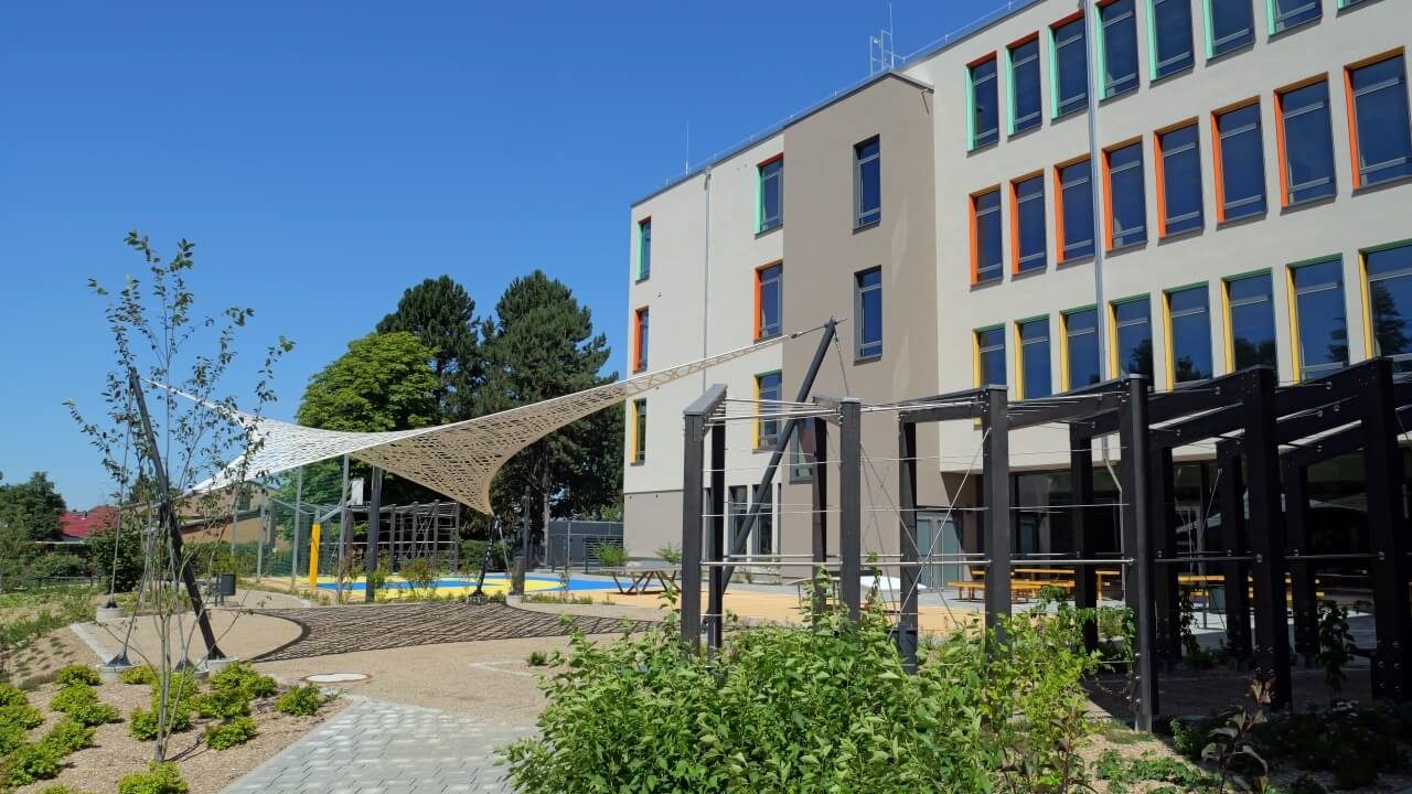 Außen - Oberschule Arnsdorf
